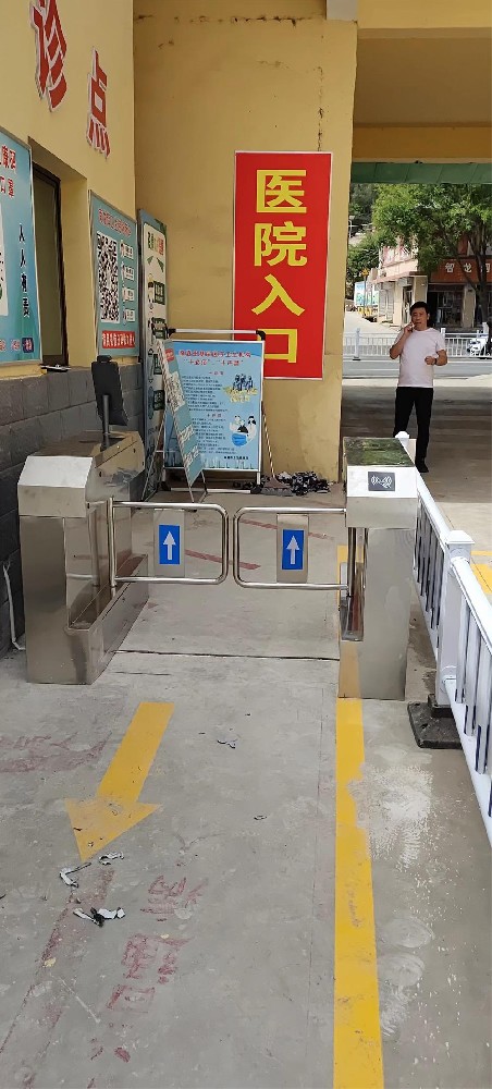 甘肃省临夏回族自治州临夏市卫生院单通道摆闸2台和甘肃健康码案例
